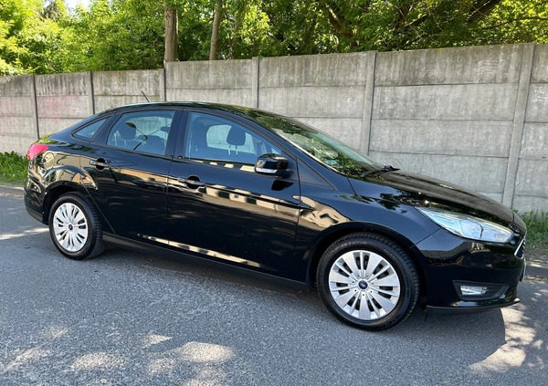 Ford Focus cena 39900 przebieg: 131000, rok produkcji 2018 z Warszawa małe 562